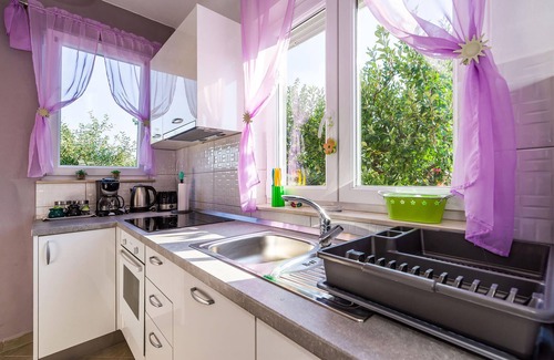 Dobropoljana House | Beautiful holiday home with enchanting garden for an unforgettable holiday near the beach.