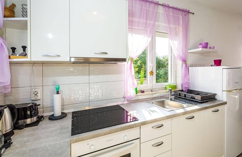 Dobropoljana House | Beautiful holiday home with enchanting garden for an unforgettable holiday near the beach.