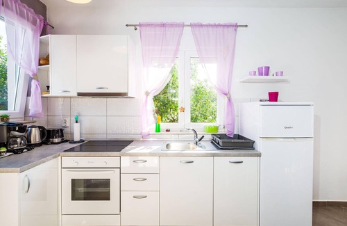 Dobropoljana House | Beautiful holiday home with enchanting garden for an unforgettable holiday near the beach.