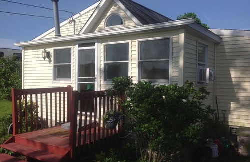 Momauguin House | Beautiful Home, 1.5 blocks from the Ocean, botanical Garden on a bird estuary