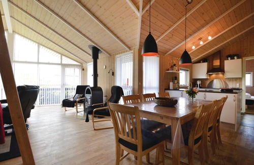 Aabenraa House | Beautiful home in Aabenraa with kitchen