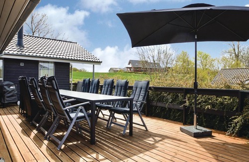 Aabenraa House | Beautiful home in Aabenraa with kitchen