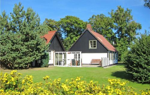 Pedersker House | Beautiful Home In Aakirkeby With Wifi