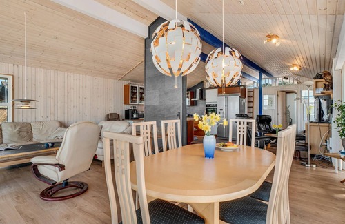 Allingabro House | Beautiful home in Allingåbro with WiFi