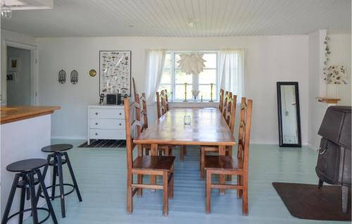 Anholt House | Beautiful Home In Anholt With Kitchen