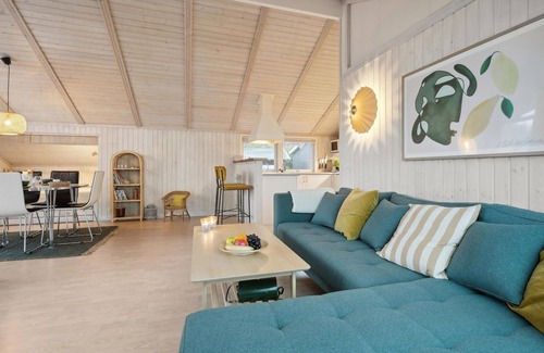 Bjert House | Beautiful home in Bjert with WiFi