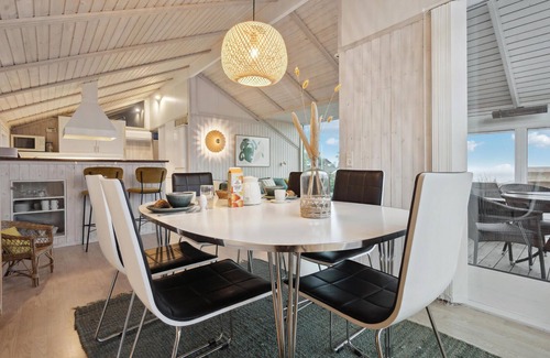 Bjert House | Beautiful home in Bjert with WiFi