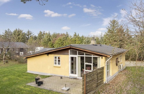Blavand Strand House | Beautiful home in Blåvand with WiFi