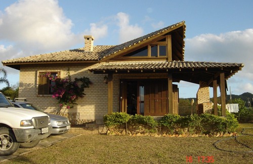 Praia do Rosa House | Beautiful home in Rosa Beach overlooking the Lagoon