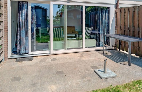 Bruinisse House | Beautiful home in Bruinisse with WiFi