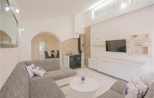Prolozac House | Beautiful Home In Donji Prolozac