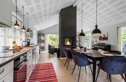 Krejbjerg House | Beautiful home in Ejstrupholm with WiFi