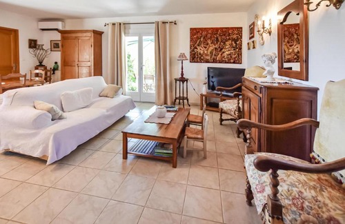 Les Angles House | Beautiful home in Les Angles with WiFi and 3 Bedrooms