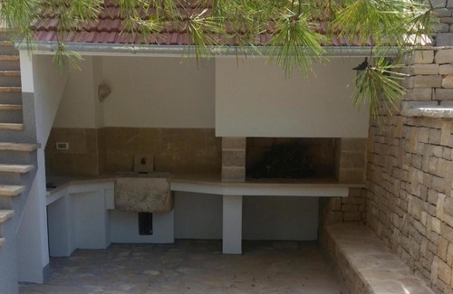 Pokrivenik House | Beautiful home in Gdinj w/ WiFi and 5 Bedrooms
