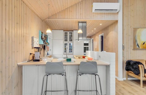 Haarby House | Beautiful home in Haarby with WiFi