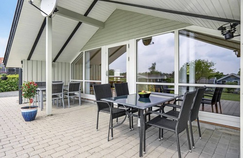 Hejlsminde Strand House | Beautiful home in Hejls with kitchen