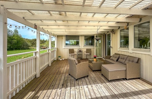 Henan House | Beautiful home in Henån with kitchen