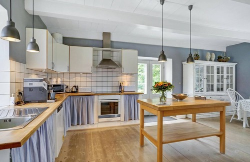 Hojslev House | Beautiful home in Højslev with WiFi