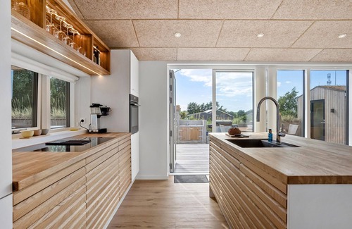Ristinge House | Beautiful home in Humble with sauna