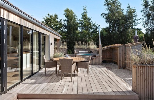 Ristinge House | Beautiful home in Humble with sauna