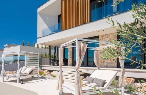 Jezera House | Beautiful home in Jezera with sauna
