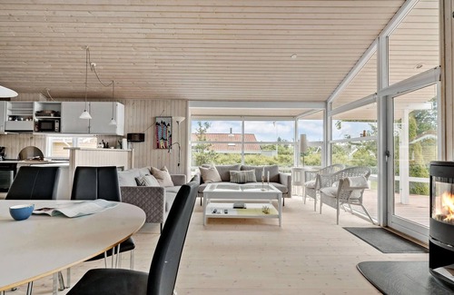 Pøt Strandby House | Beautiful home in Juelsminde with sauna