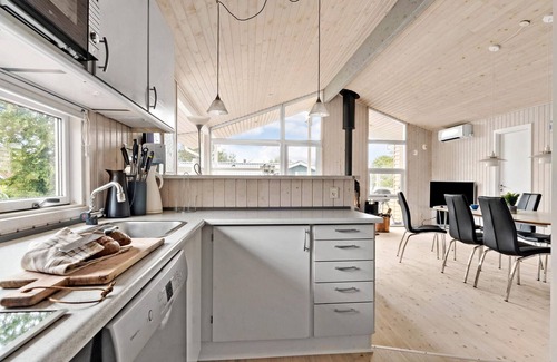 Pøt Strandby House | Beautiful home in Juelsminde with sauna