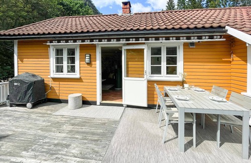 Lyngdal House | Beautiful home in Kvås with WiFi