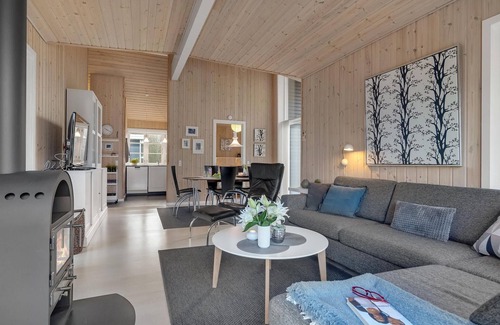 Trend House | Beautiful home in Løgstør with kitchen