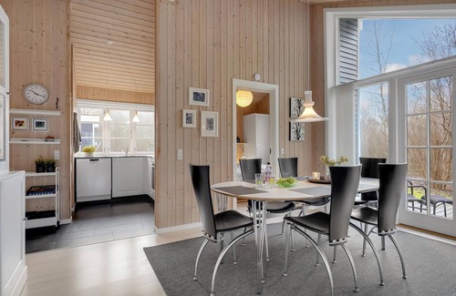 Trend House | Beautiful home in Løgstør with kitchen
