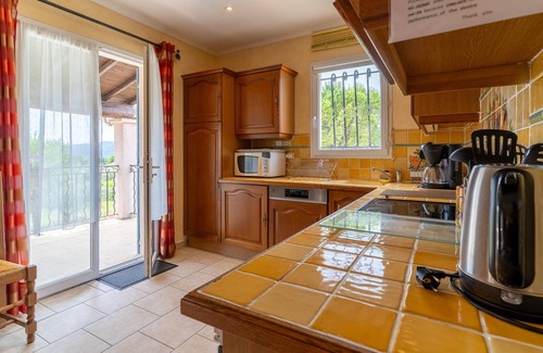 Lauris House | Beautiful home in Lauris with WiFi