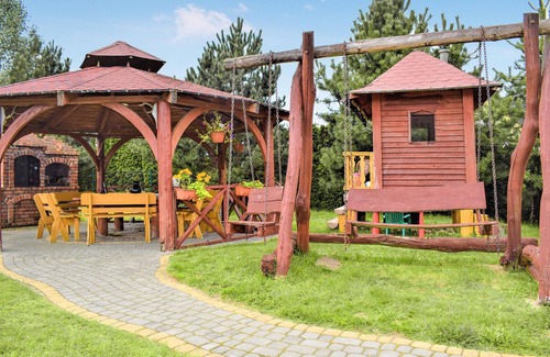 Lebieniec House | Beautiful home in Lebieniec with WiFi