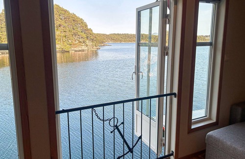 Lysekloster House | Beautiful home in Lepsøy with WiFi