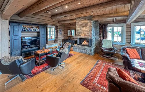 Lillehammer House | Beautiful Home In Lillehammer With House A Mountain View