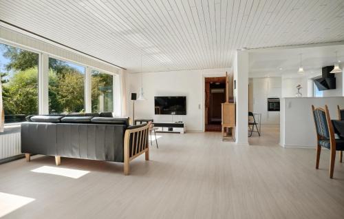 Nykobing Mors House | Beautiful Home In Nykøbing M With Wifi