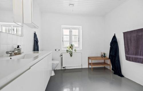 Sklskr House | Beautiful Home In Omø With Wifi