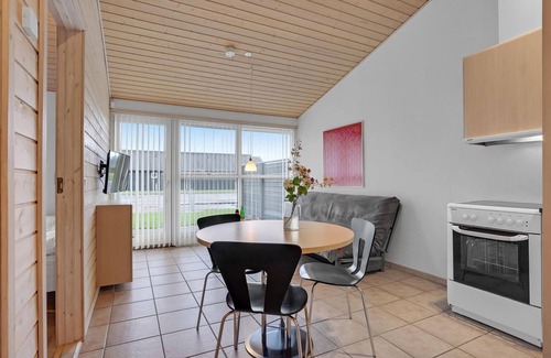 Pandrup House | Beautiful home in Pandrup with WiFi
