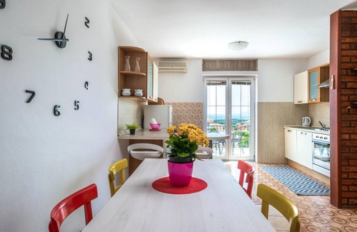 Mali Vareski House | Beautiful home in Peruski with kitchen