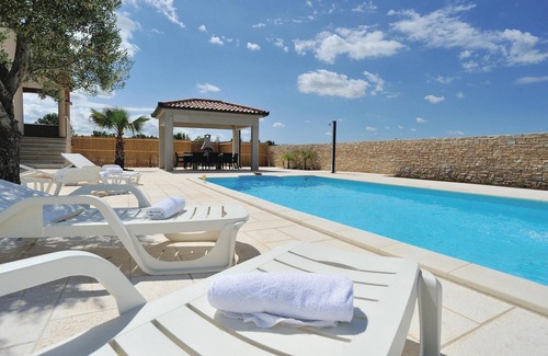 Pridraga House | Beautiful home in Pridraga with kitchen