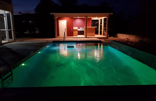 George Town House | Beautiful home in quiet family friendly community - 5 minutes from Spotts beach.
