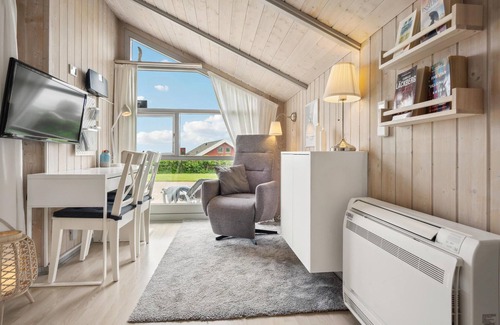 Grønninghoved Strand House | Beautiful home in Sjølund with sauna