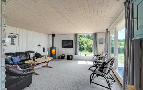 Spøttrup House | Beautiful Home In Spøttrup With Kitchen