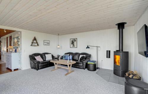 Spøttrup House | Beautiful Home In Spøttrup With Kitchen