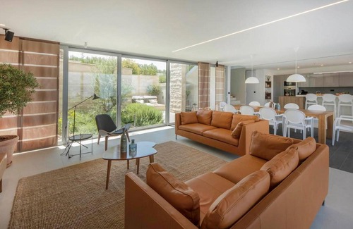 Splitska House | Beautiful home in Splitska with sauna