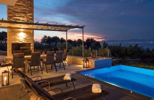 Splitska House | Beautiful home in Splitska with sauna
