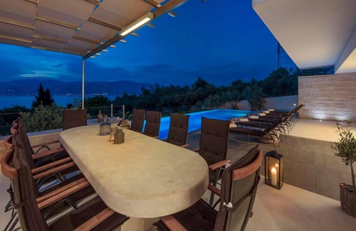 Splitska House | Beautiful home in Splitska with sauna