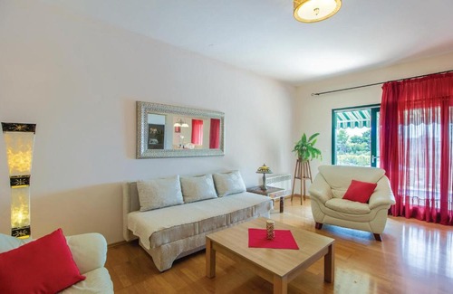 Stobrec House | Beautiful Home In Stobrec With 4 Bedrooms, Jacuzzi And Wifi