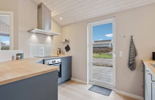 Skaven Strand House | Beautiful home in Tarm with WiFi