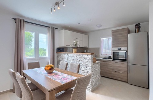 Tinjan House | Beautiful home in Tinjan