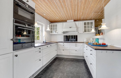 Husby House | Beautiful home in Ulfborg with WiFi